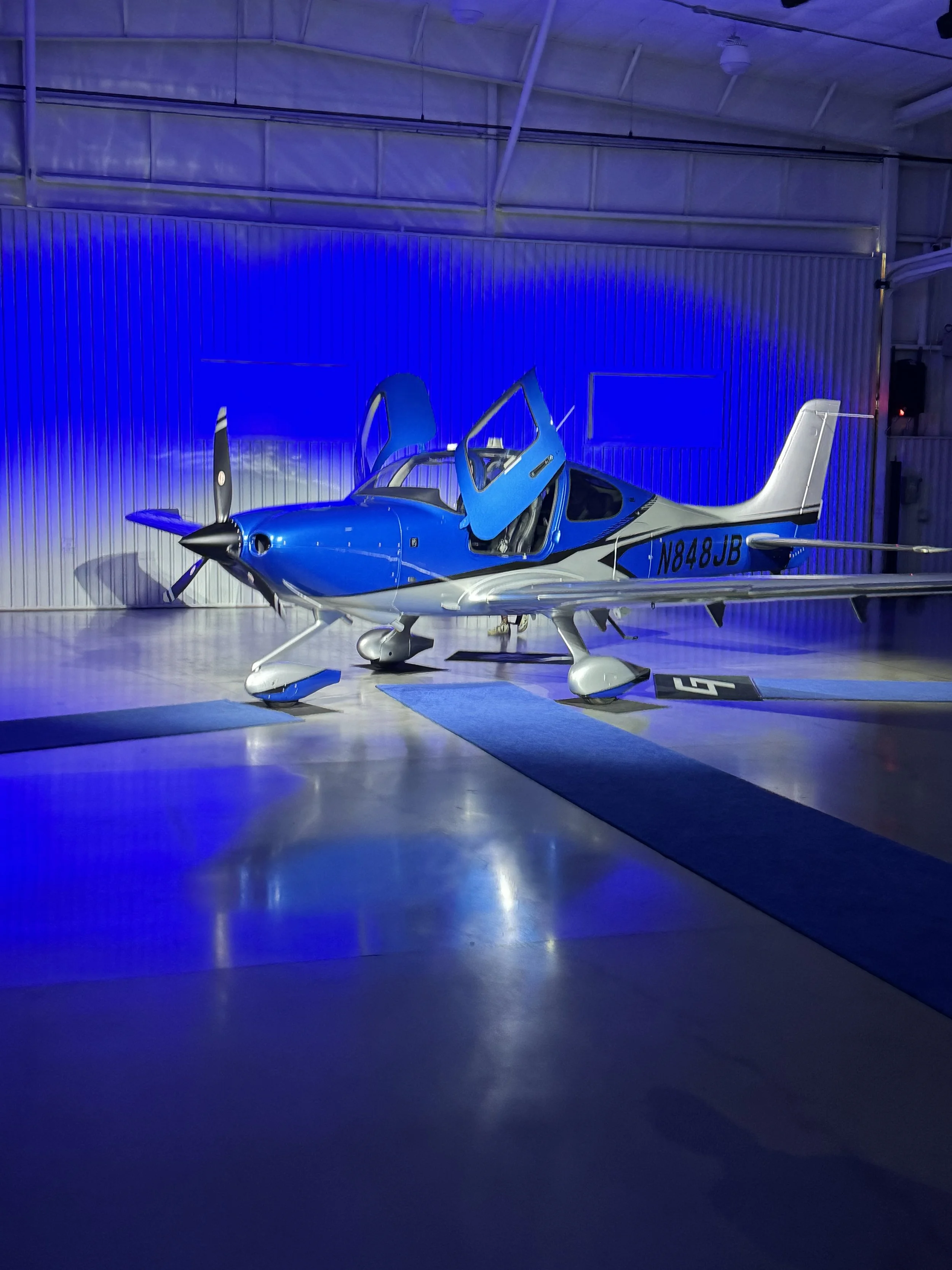 Modern Cirrus Fleet for Flight Training & Rental | P6 Aviation